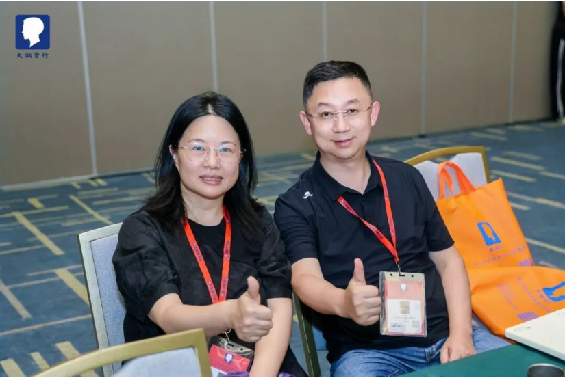 学员同桌合影2
